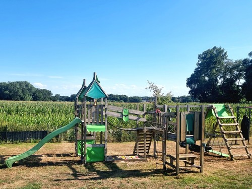 Riesiger holz spielturm mit - holz-spielturm,